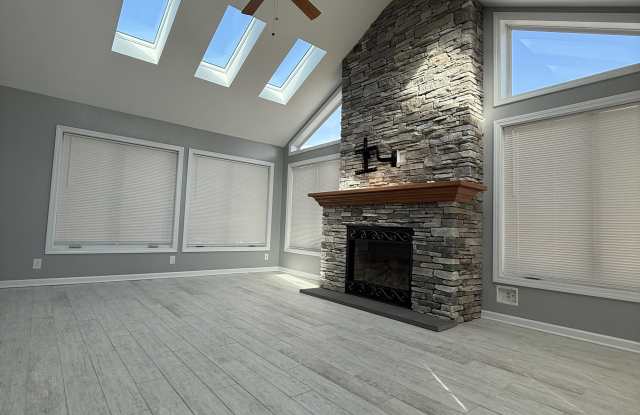 96 Lake Garda Dr photos photos