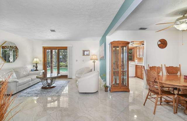 1362 SW Knollwood Drive Gallery 3