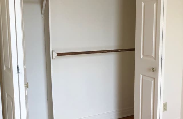 Fantastic Roscoe Village One Bedroom photos photos