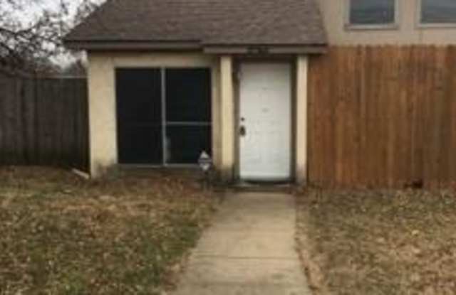 2762 Parkchester Drive - 2762 Parkchester Dr, Arlington, TX 76015