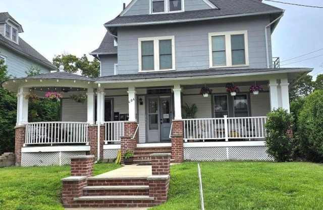 406 4th Avenue unit: 3 photos photos