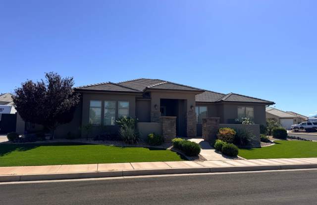 4 Bed, 2.5 bath, 3 car garage with RV parking! Gallery 1