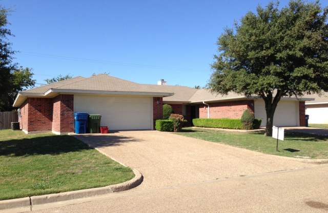 Duplex - 1006 Park View, Hewitt, TX 76643