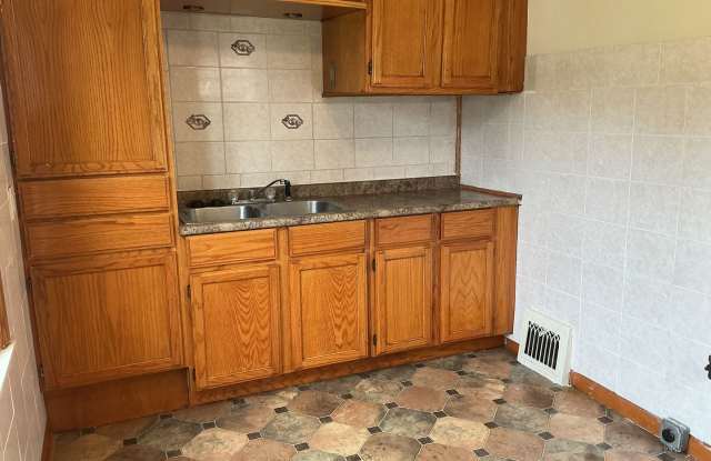 2 Bedroom Single Family Home with detached garage photos photos 2 Bedroom Single Family Home with detached garage photos photos