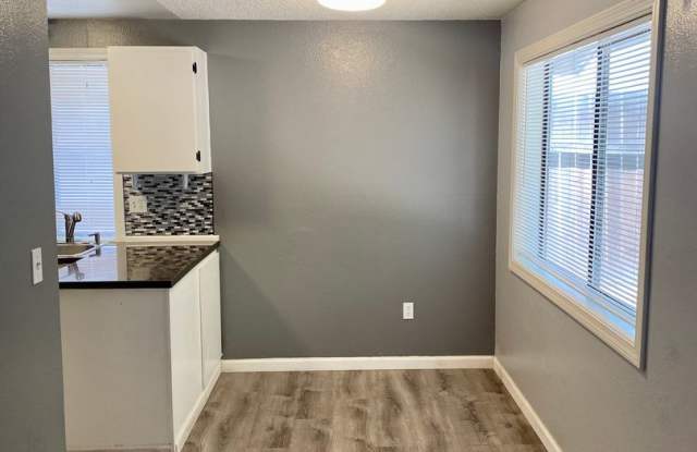 2 Bed 1 Bath Duplex w/ Fenced Yard and Off Street Parking photos photos