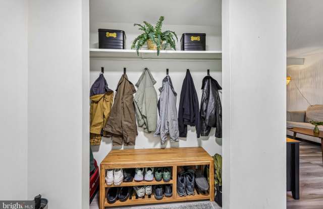 9899 HAGEL Circle Gallery 3