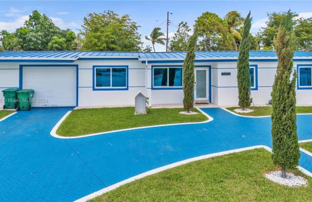 5440 SW 115th Ave - 5440 Southwest 115th Avenue, Westwood Lakes, FL 33165