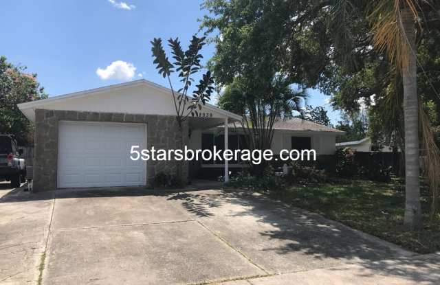 8939 113th Street - 8939 County Road 321, Seminole, FL 33772