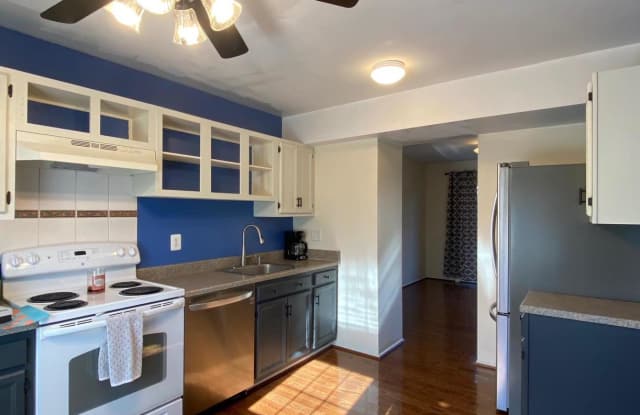 7796 EUCLID WAY Gallery 4