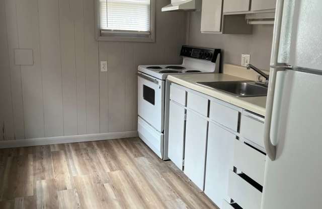 2 Bedroom updated townhouse w/off Street parking photos photos