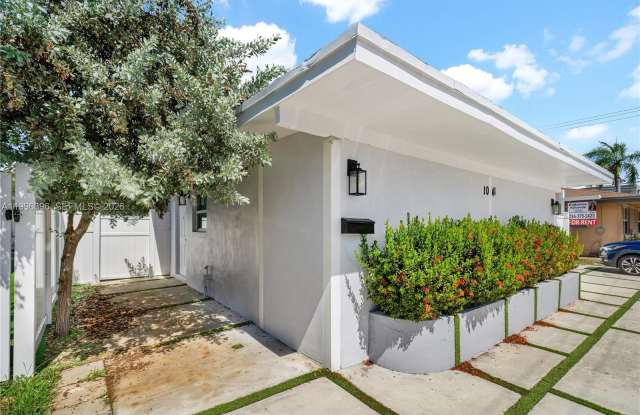 1041 NE 9th Ave photos photos