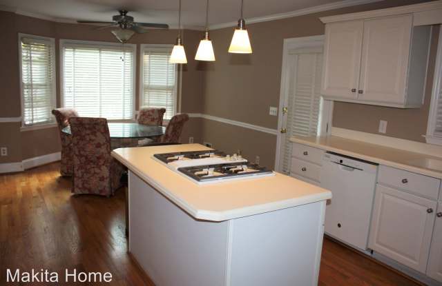 7110 Northgreen Dr Gallery 3