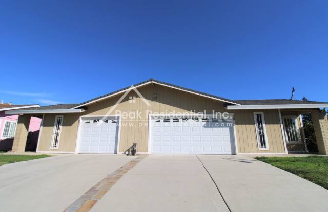 Cute 2bd/2ba Arden Area Duplex with 2 Car Garage Gallery 1