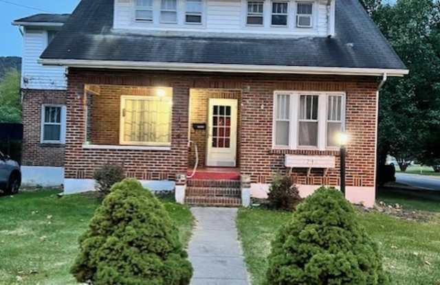 1241 Augusta St - 1241 Augusta Street, Bluefield, WV 24701