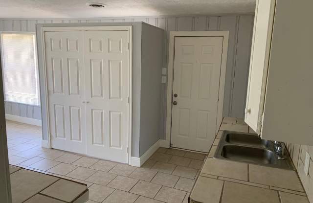 1875 Trinidad St - 4 Bedroom House Gallery 4