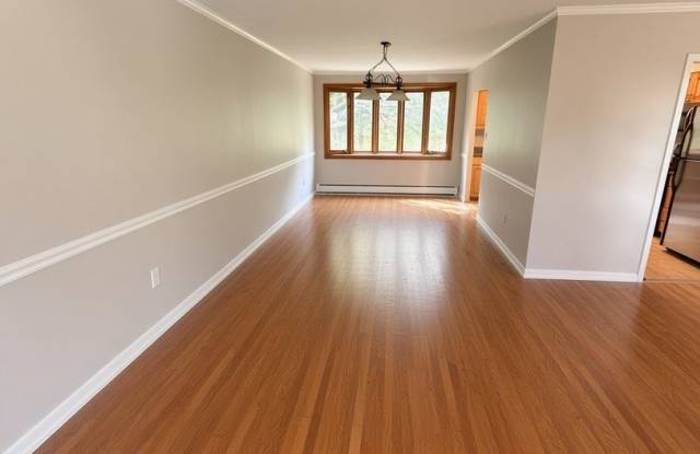 Spacious 4-Bedroom Home with Finished Lower Level in Warrington Gallery 4