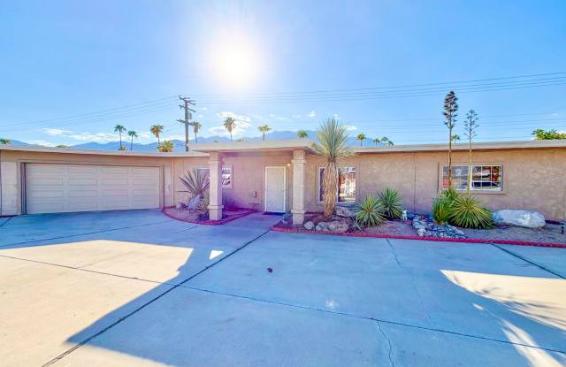AVAILABLE NOW! 4 Bedroom 2 Bathroom POOL HOME in Palm Springs! Gallery 1