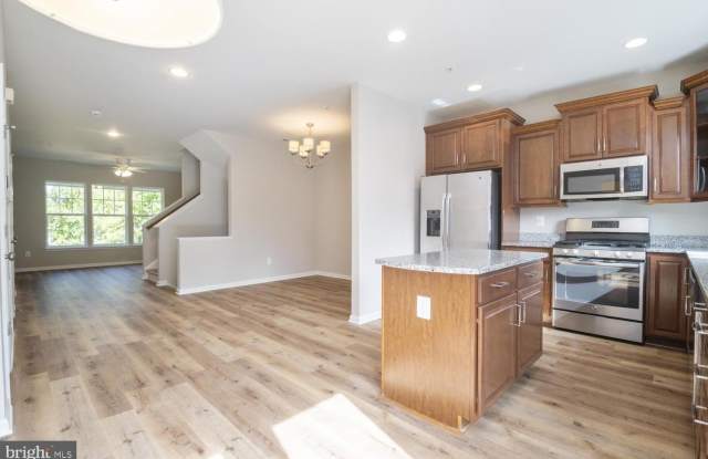 1132 RED HAWK WAY Gallery 2