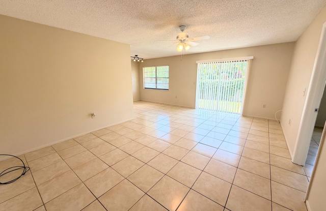 Fully remodeled 2/2 with Garage Gallery 3