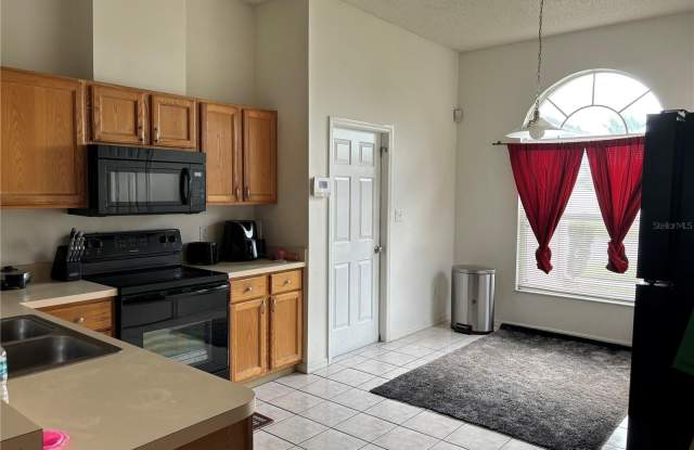 1807 CROSSWELL COURT Gallery 4