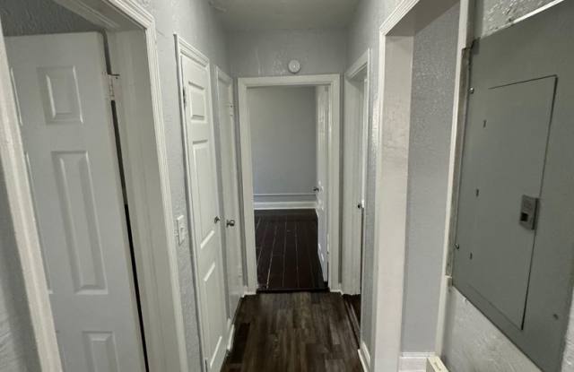 1024/1026 W 8th St. Gallery 3