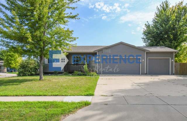 Spacious Ranch Home with 3-Car Garage, Finished Basement & Fenced Yard! Gallery 1