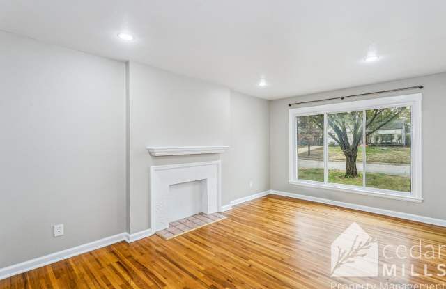 Large bi-level duplex in Crown Heights Gallery 3