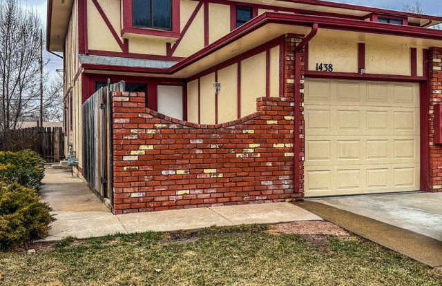 Large Updated 3-Bed 2-Bath Townhome w/ Garage, Available for an Immediate Move In. photos photos
