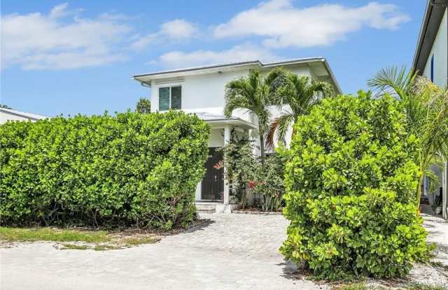 3037 Lunar St Gallery 1