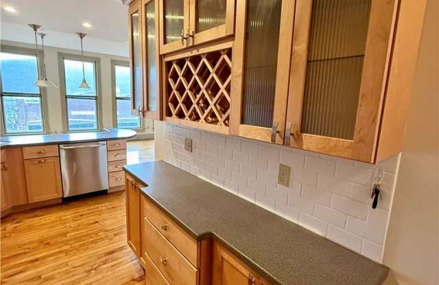 72 E Market St. unit: 401 photos photos