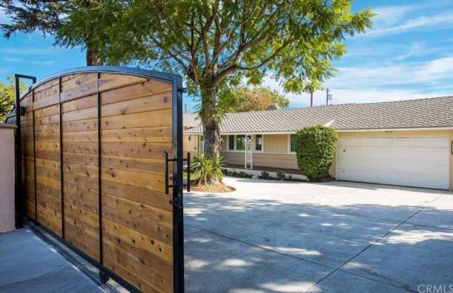 4030 Coldwater Canyon Avenue Gallery 2