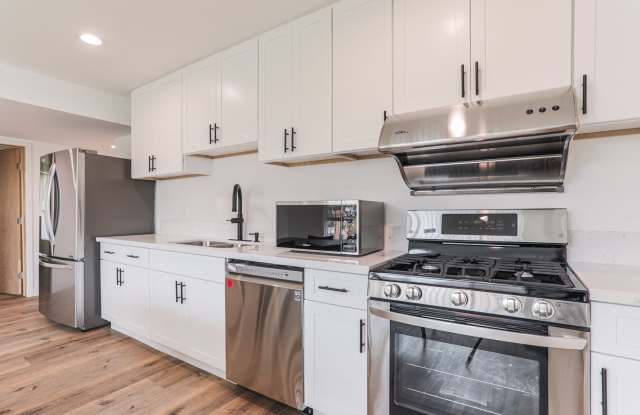 1545 W 36th Place - Co-Living Gallery 4