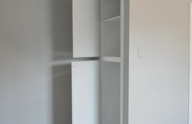 524 1/2 E Raymond St. Gallery 3