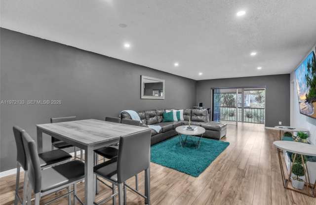 6201 N Falls Cir Dr photos photos