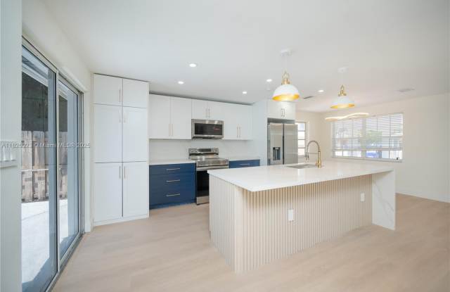 3751 NE 17th Ave photos photos