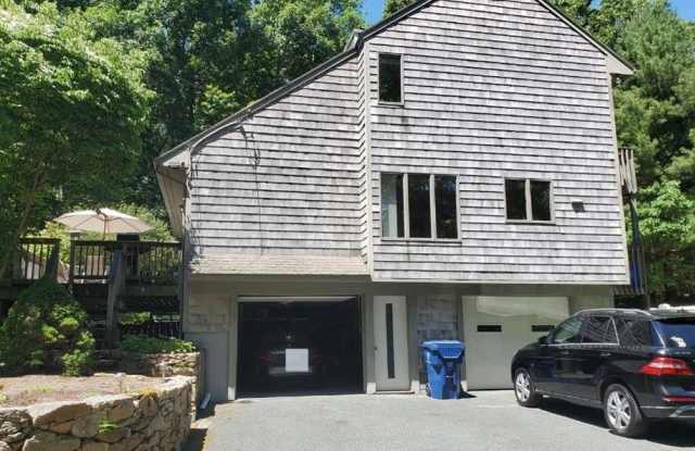 1495 Middle Road - 1495 Middle Road, Kent County, RI 02818