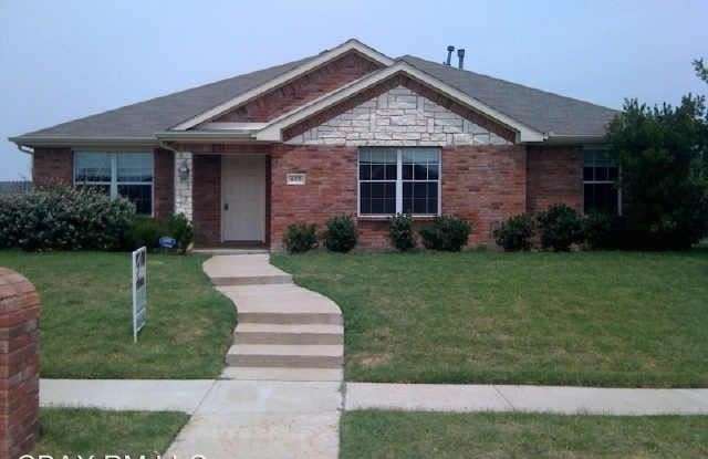622 Rolling Meadows Dr - 622 Rolling Meadow Drive, Lancaster, TX 75146