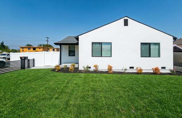 High-End Living Starts Here – Custom Finishes, Open Layout, Huge Backyard photos photos