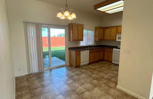 Beautiful 3-Bedroom Home Near Table Mountain Golf Course – Perfect for Commuters! Gallery 3