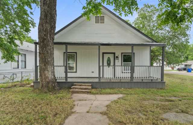 3 Bed 2 Bath for Lease Gallery 1