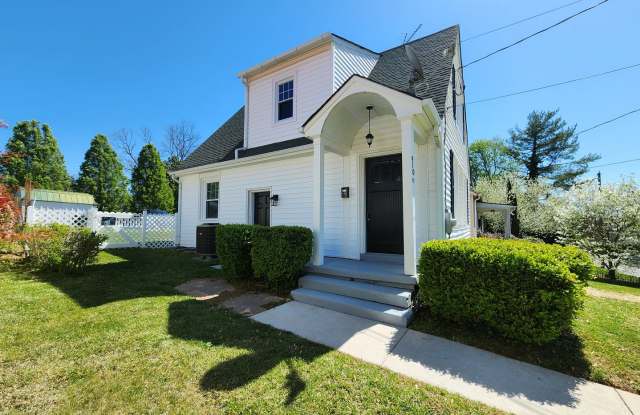2 Bedroom || 1 Bathroom House - Newly Renovated photos photos