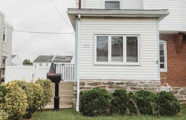 233 LEON Avenue Gallery 3