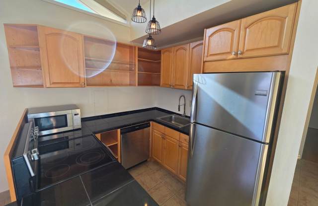 Updated 2 Bedroom 1 Bath in the "Makaha Valley Plantation". Gallery 3