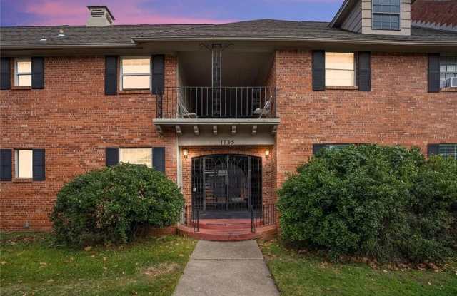 Amazing 2 bed 2 bath Walking Distance to Cherry Street! - 1735 South Peoria Avenue, Tulsa, OK 74120