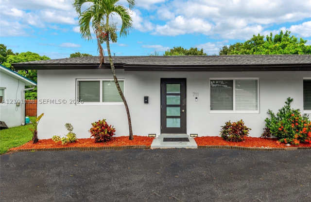 711 SW 14th Ct Gallery 2