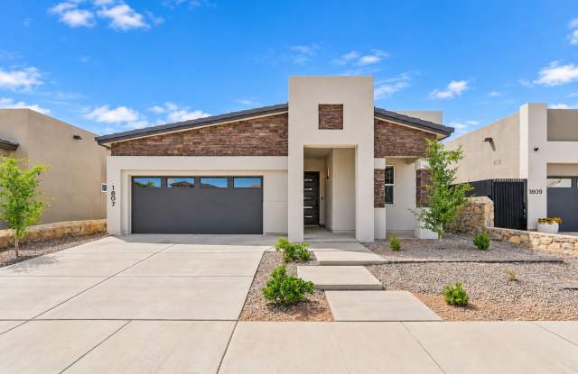1807 Ritzy Lou Place Gallery 1