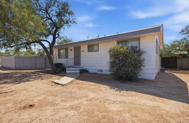 Charming 2-Bedroom Home with Spacious Yard & Modern Features photos photos Charming 2-Bedroom Home with Spacious Yard & Modern Features photos photos