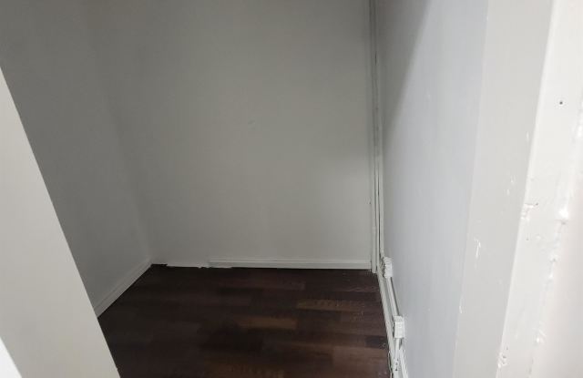 1709-1713 Clifford Ave - Store Front Gallery 4