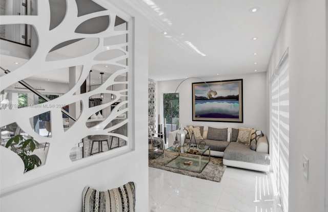 1273 NE 92nd St photos photos