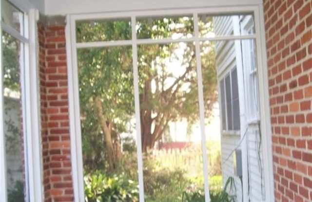 218 Lee Street Gallery 2
